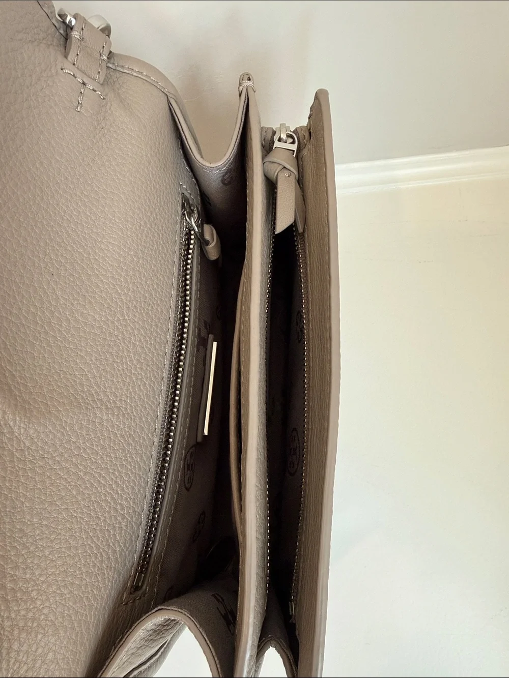 Tory Burch Pebbled Leather Crossbody in Taupe Gray